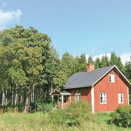 2 Bedroom Stunning Home In Molkom Sutterhojden Экстерьер фото