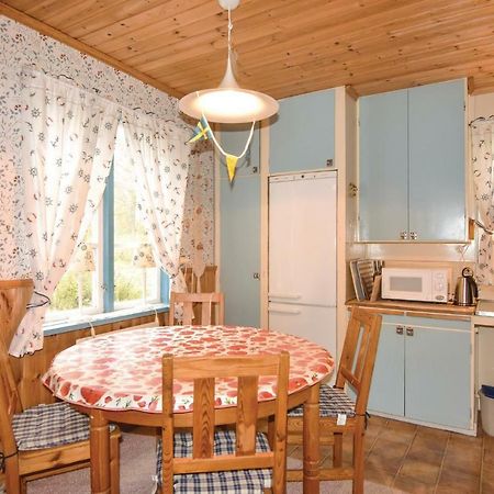 2 Bedroom Stunning Home In Molkom Sutterhojden Экстерьер фото