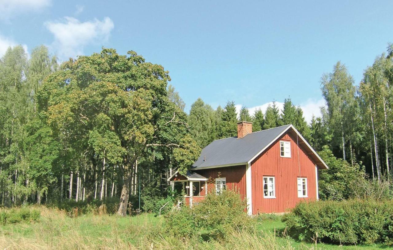 2 Bedroom Stunning Home In Molkom Sutterhojden Экстерьер фото