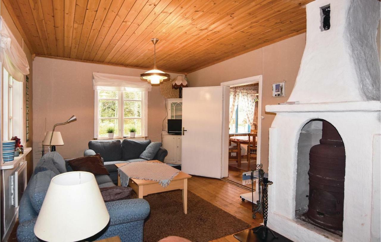 2 Bedroom Stunning Home In Molkom Sutterhojden Экстерьер фото