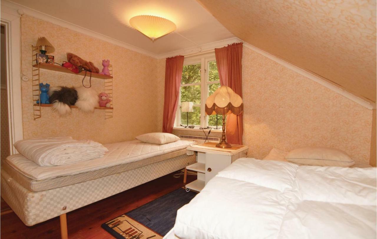 2 Bedroom Stunning Home In Molkom Sutterhojden Экстерьер фото