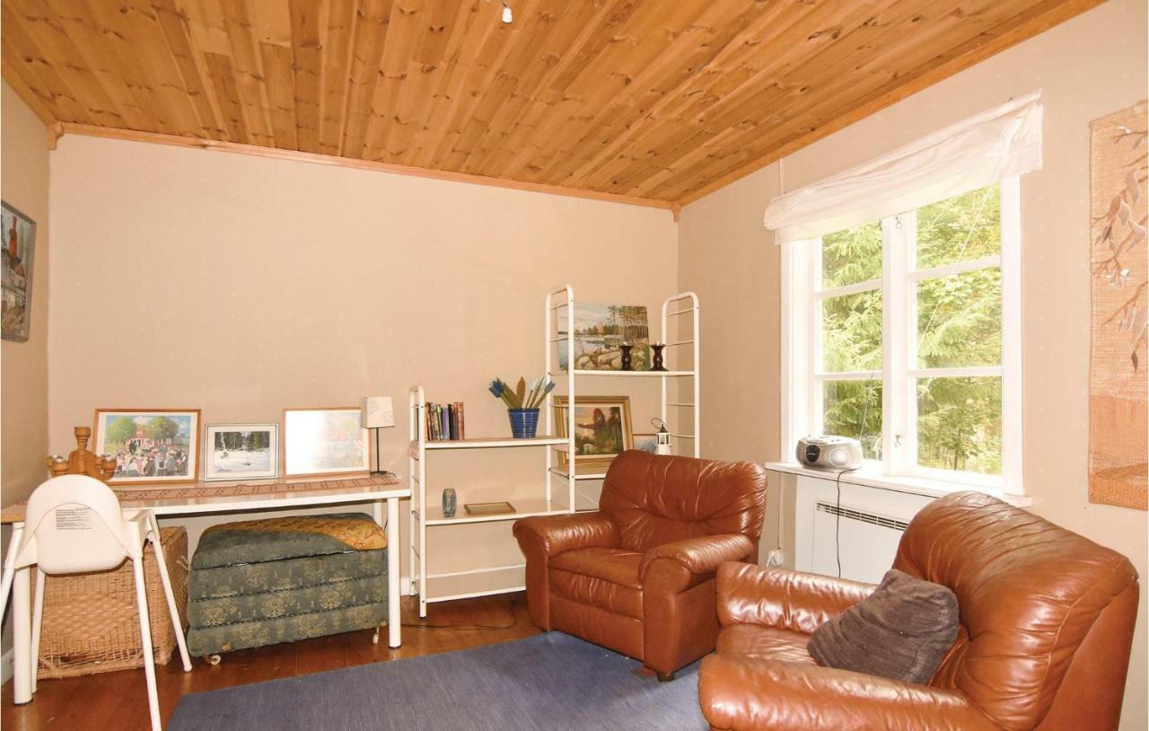 2 Bedroom Stunning Home In Molkom Sutterhojden Экстерьер фото