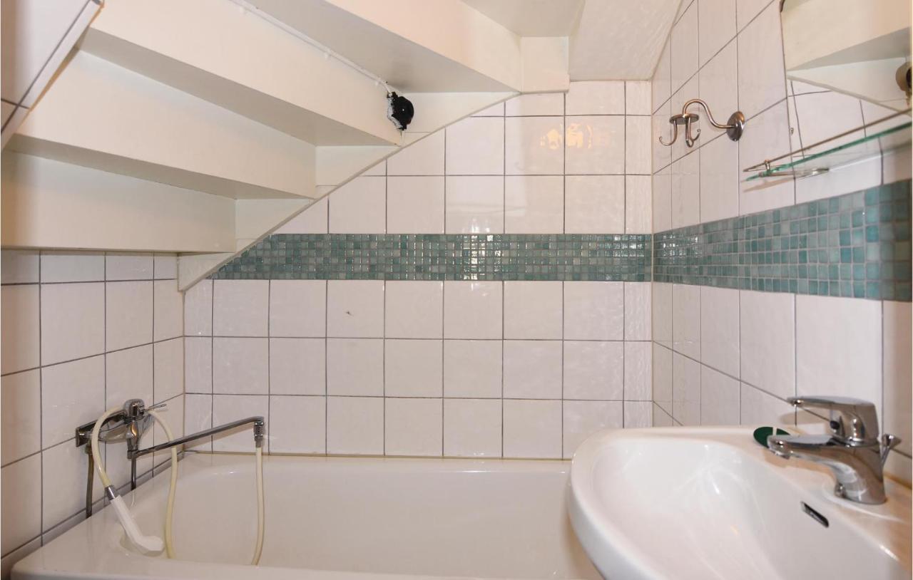2 Bedroom Stunning Home In Molkom Sutterhojden Экстерьер фото